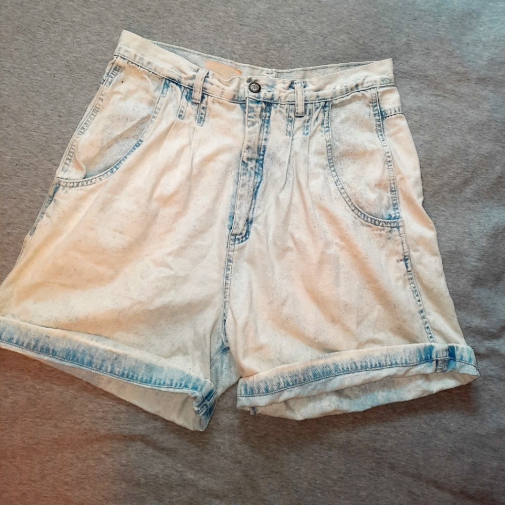 Bill Blass Vintage Acid Wash Jean Shorts
